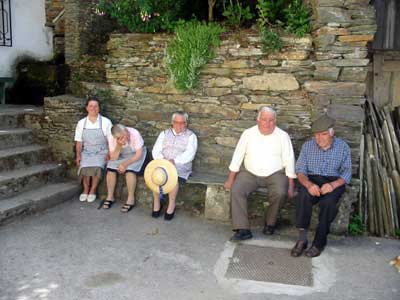 Enkele mensen uit het dorp.