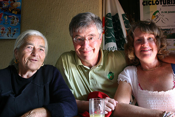 Tia Ermelinda met haar neef uit Zuid Afrika, juli 2006