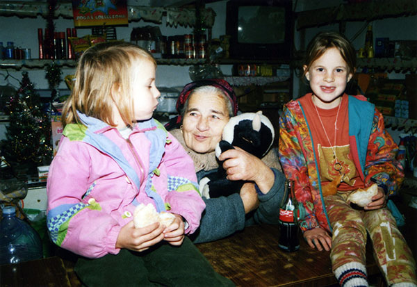 Tia Ermelinda met onze dochters, Kerstmis 1996