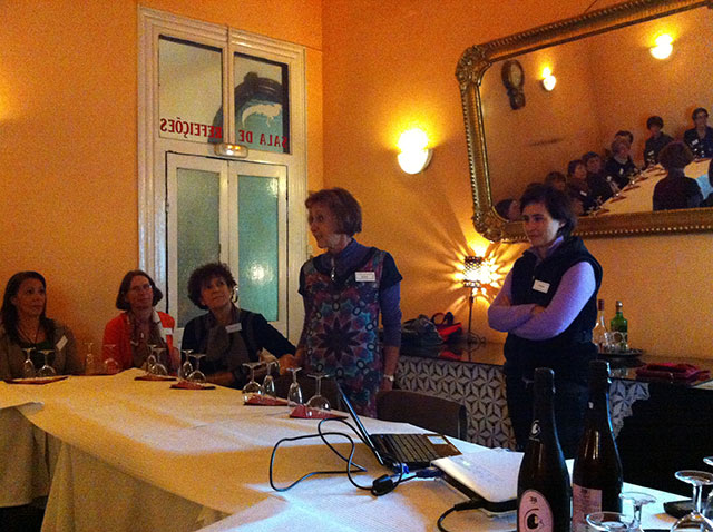 Filipa Pato houdt een prsentatie over haar wijnen