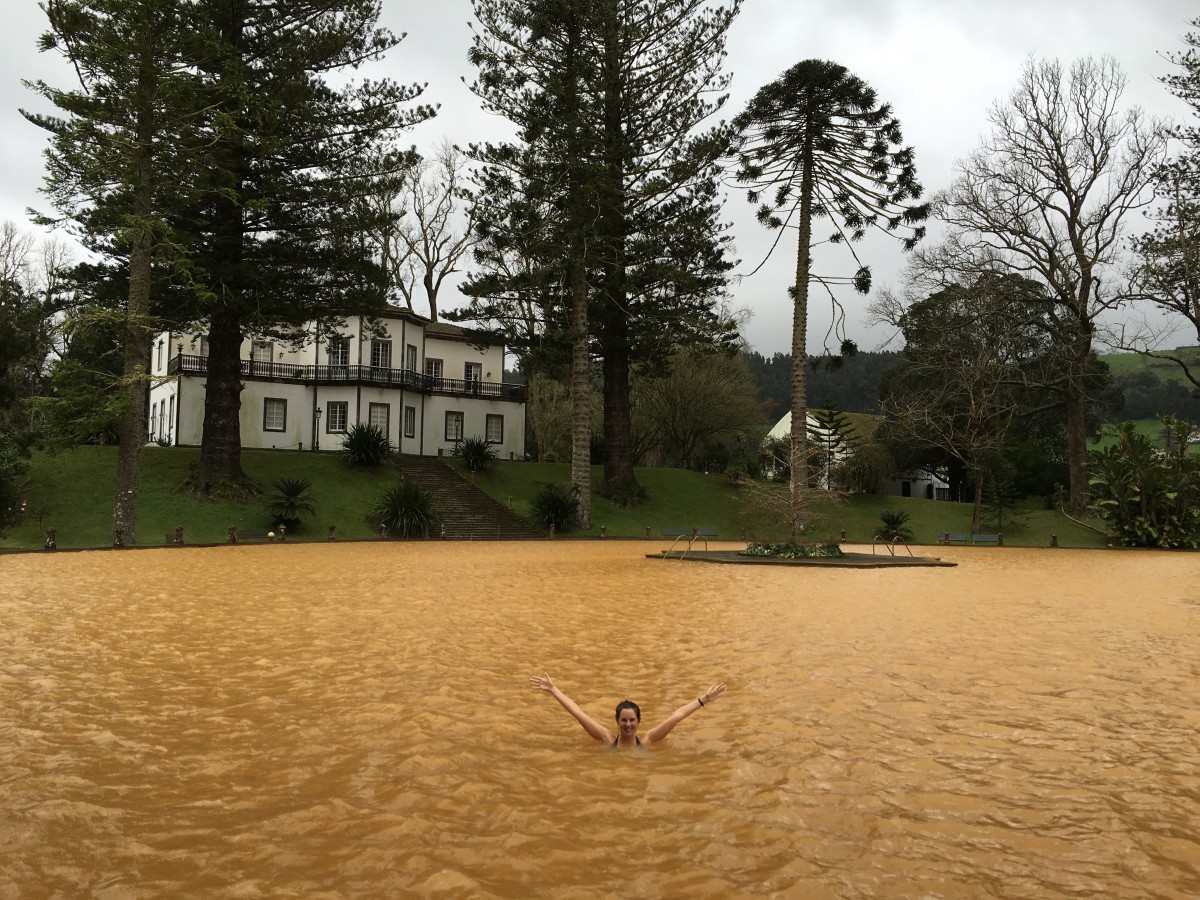 Vijver met warm water in het Parque Terra Nostra in Furnas